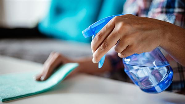 Уборка по науке: почему водка не подходит для дезинфекции