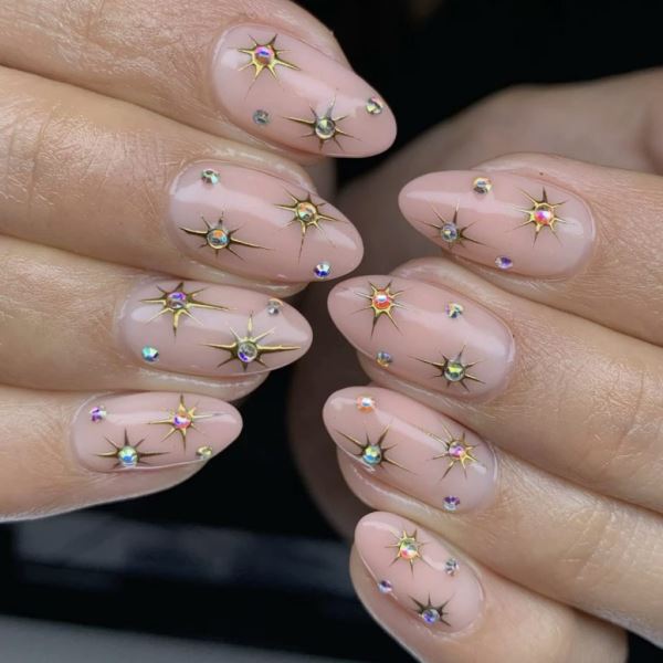 10 трендовых идей маникюра на последний звонок