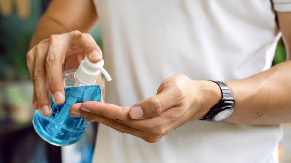 Уборка по науке: почему водка не подходит для дезинфекции