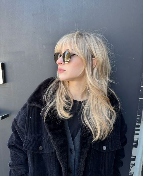 Сьюки Уотерхаус показала стрижку в стиле 70-х