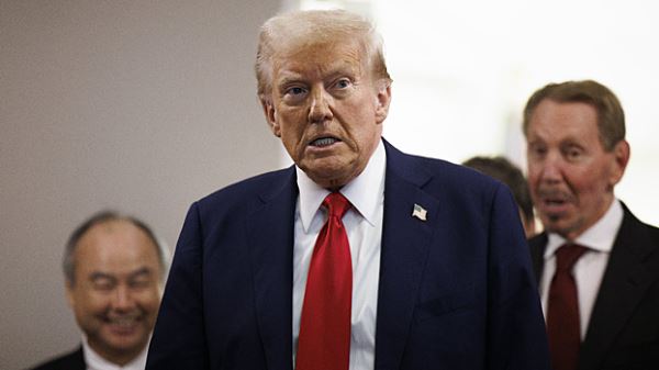 Трамп заявил, что пойдет на похороны консерватора Кирка