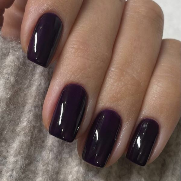 Самые трендовые оттенки маникюра на осень 2025