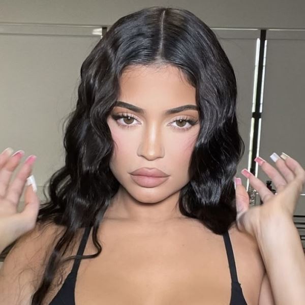 Почему зумеры отказываются от румян?