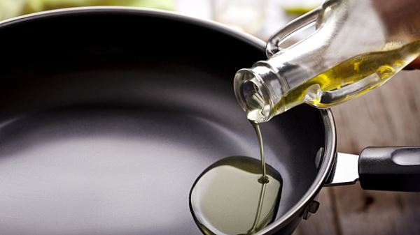 Россиянам рассказали, на каком масле лучше жарить