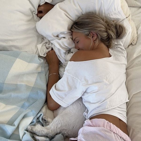 Почему сон на животе приводит к появлению морщин