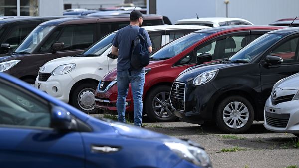 Автомобили с пробегом в РФ подешевели на 6% за год