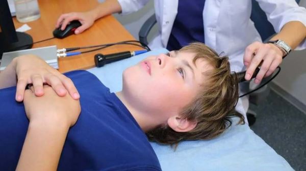 Невролог назвала четыре бесполезных обследования при головных болях