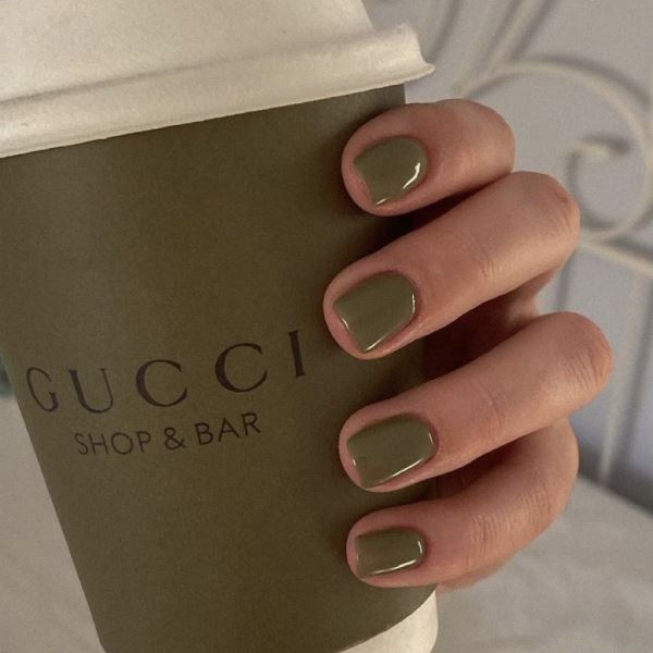 10 трендовых идей маникюра на короткие ногти