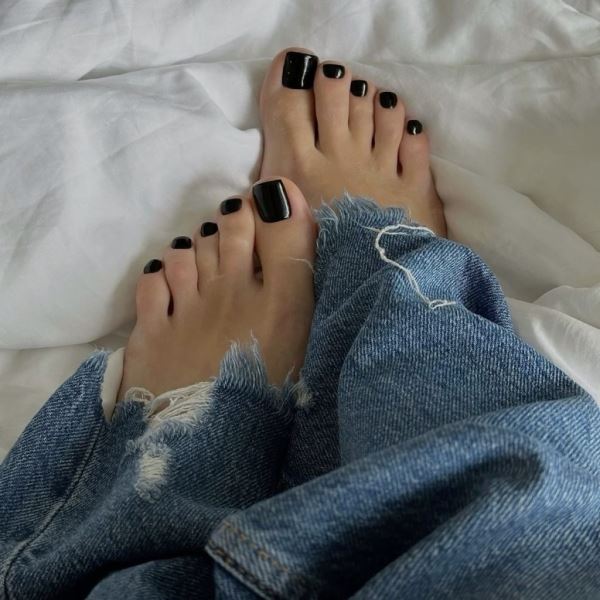 10 оттенков педикюра, которые будут в тренде этой осенью