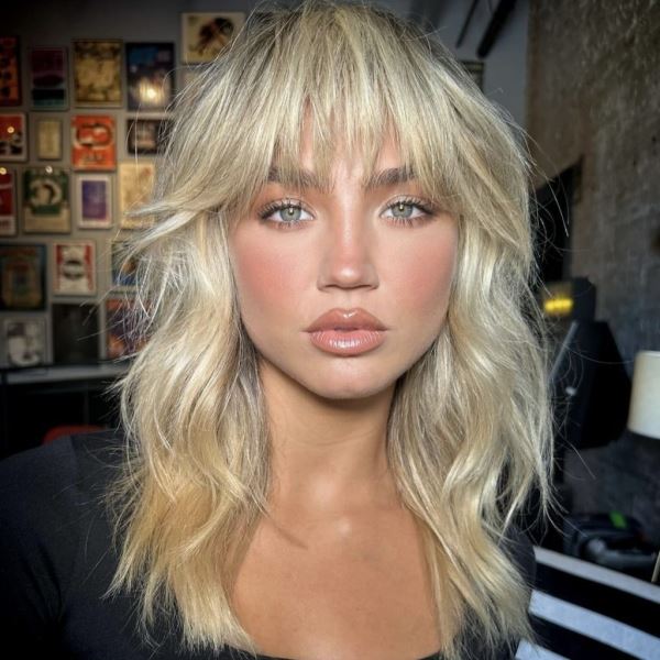 Сьюки Уотерхаус показала стрижку в стиле 70-х