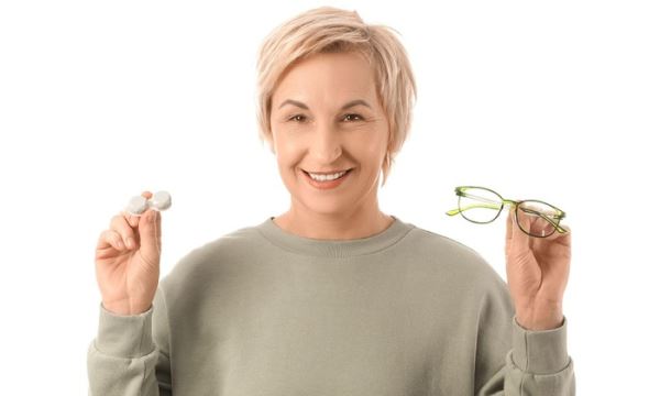 Что лучше: очки или линзы?