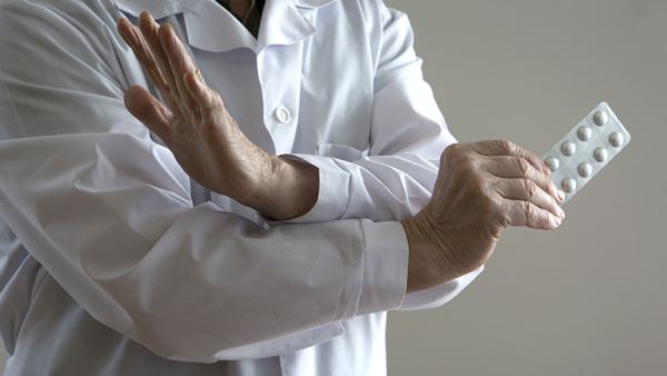 Врач предупредила о возможных болезнях печени при пожелтении кожи