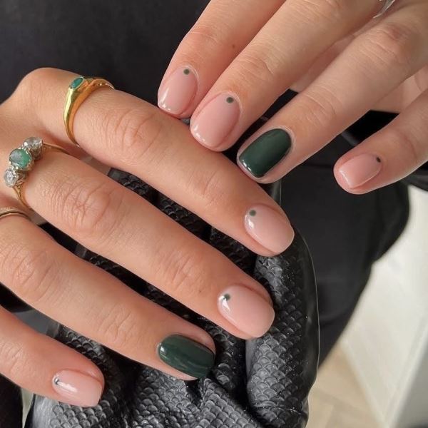 10 трендовых идей маникюра на короткие ногти