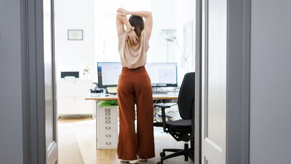 Врач предупредила об опасности утренней боли в спине