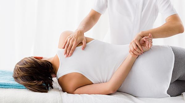 Помогает ли мануальная терапия на самом деле — отвечает врач